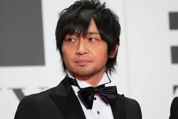 Kagurabachi : Yuichi Nakamura annoncé pour doubler Soshiro Azami dans l'anime, les fans sous le charme de sa voix